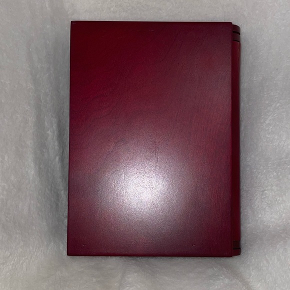 University of Georgia wooden photo album, perfect condition! 40 photo slots - Picture 3 of 3